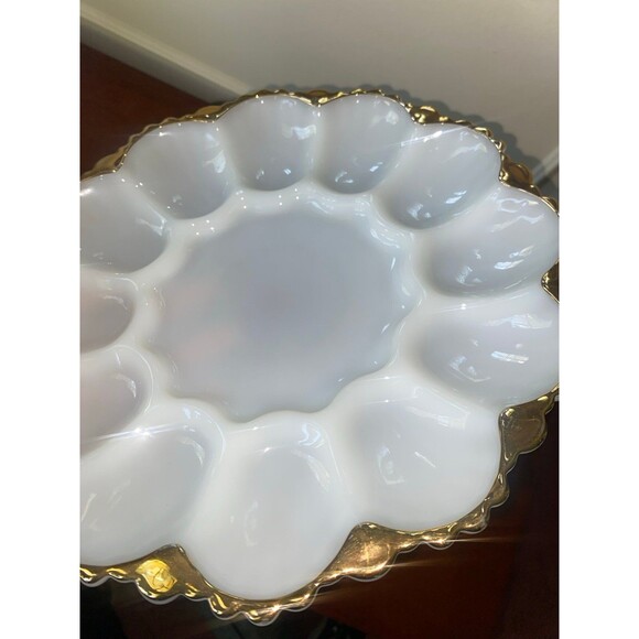 Vintage Anchor Hocking Milk Glass Deviled Egg Plate Gold Trim Easter Holiday - Picture 4 of 6